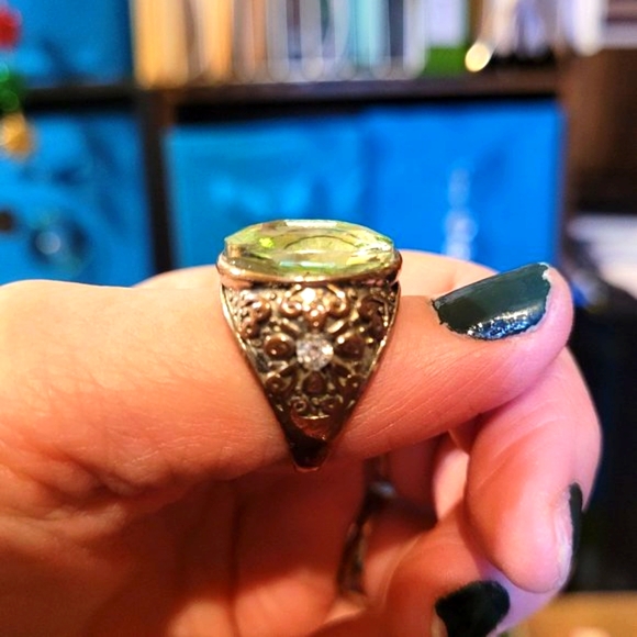 Bohemian Style Light Green Mock Periodot Statement Ring Size 9 - Picture 14 of 16